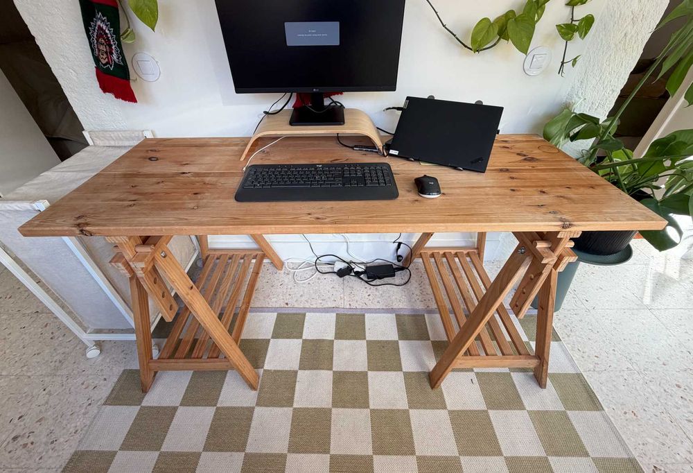 Secretária IKEA FINNVARD 150 × 75 cm – 120€