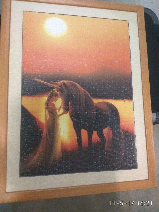 Quadro feito de um puzzle com moldura