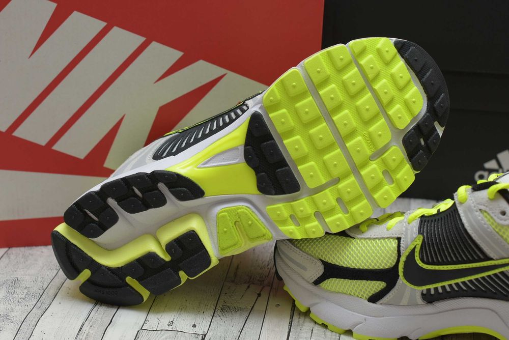 Оригінал! Чоловічі кросівки кроссовки Nike Vomero 5 Life Lime Grey/Green FB9149-701