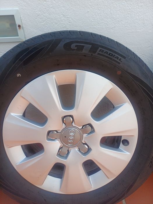 Vendo Jantes 15" com Pneus – Audi A3 8P