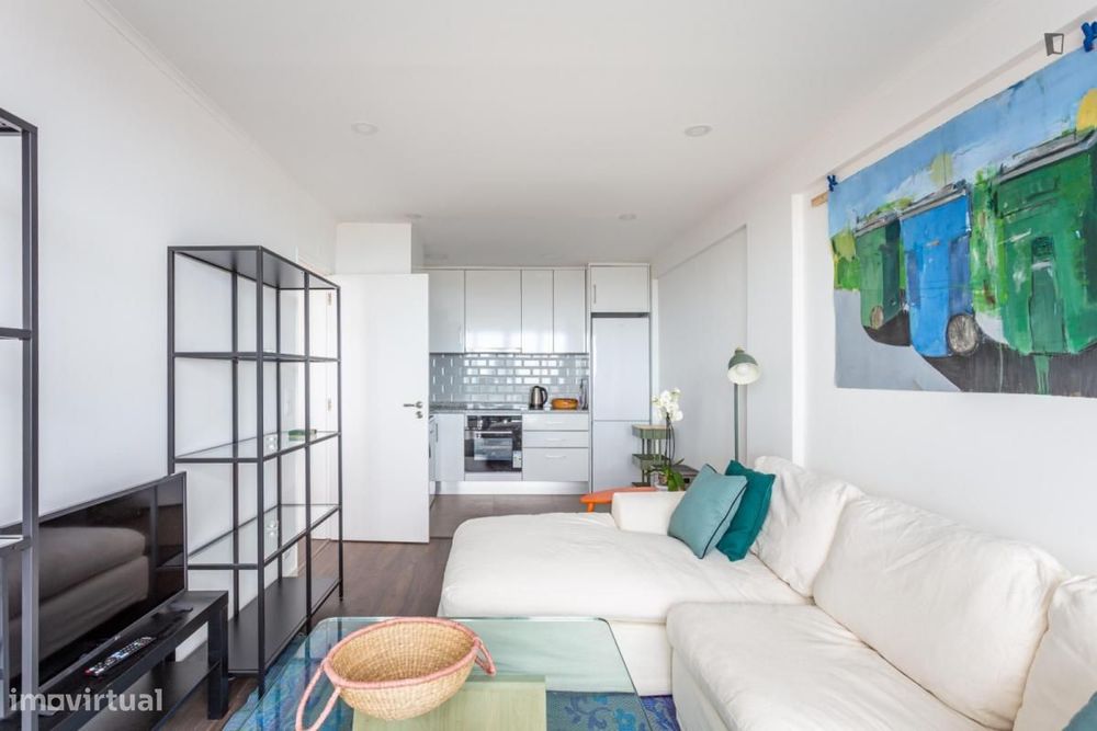 Quarto - localizado em Carcavelos Lisbon