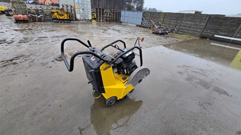 Piła na wózku przecinarka do betonu asfaltu Wacker Neuson z napędem