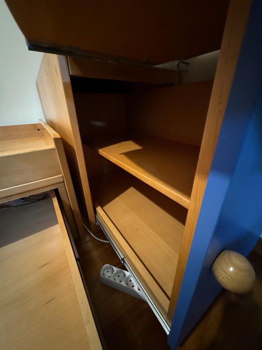 Estante, secretária e cama