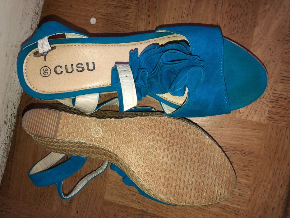 Buty na koturnie Cusu 38