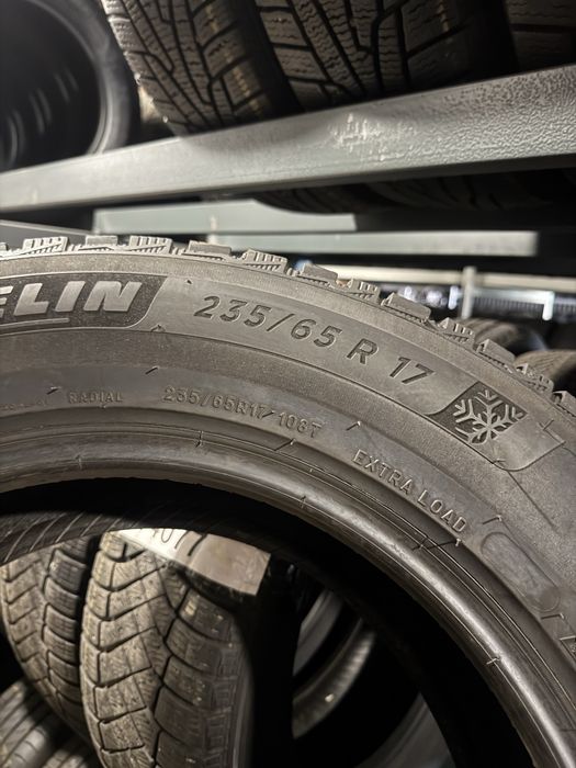Шини зимові Б/У 235/65R17 Michelin X-Ice North 4SUV Шиповані