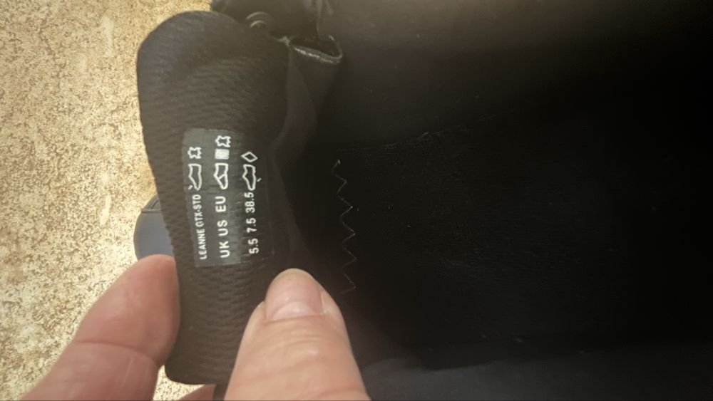 Damskie adidasy skórzane hotter