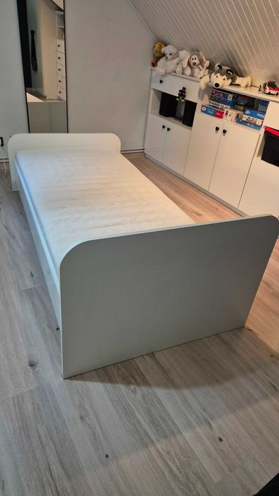 Łóżko w idealnym stanie. Z materacem i stelażem.