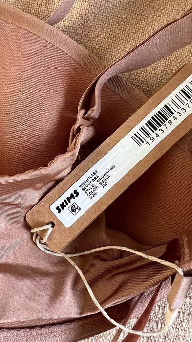 Новий бра від бренду Кім Кардашʼян Skims