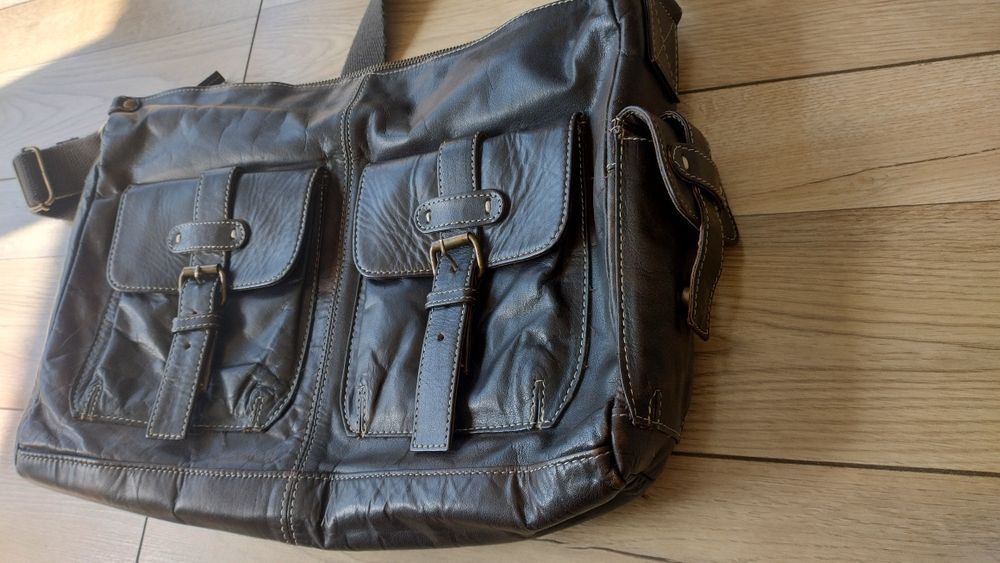 Torba skórzana  . Listonoszka . ZARA .