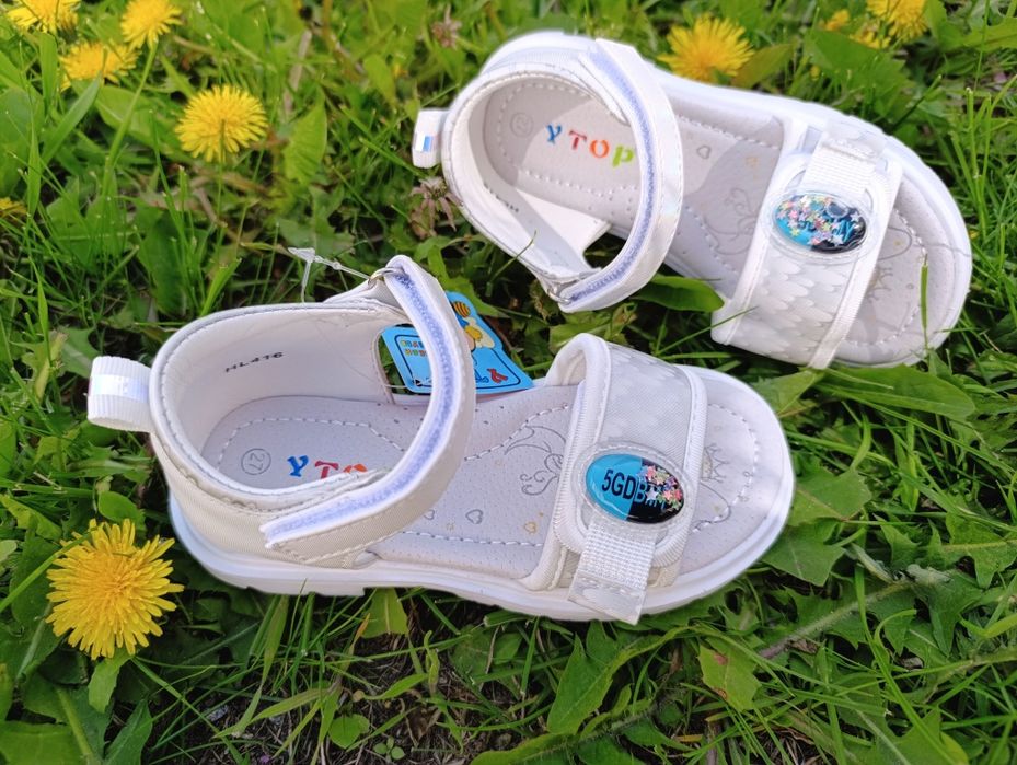 Босоніжки для дівчинки з твердою п'яткою. Босоножки для девочки