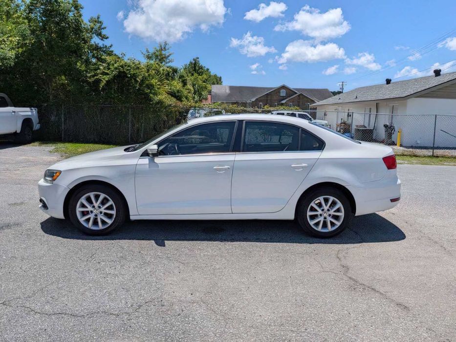 Volkswagen Jetta      2013