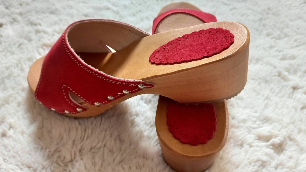 Czerwone drewniaki damskie D13 36