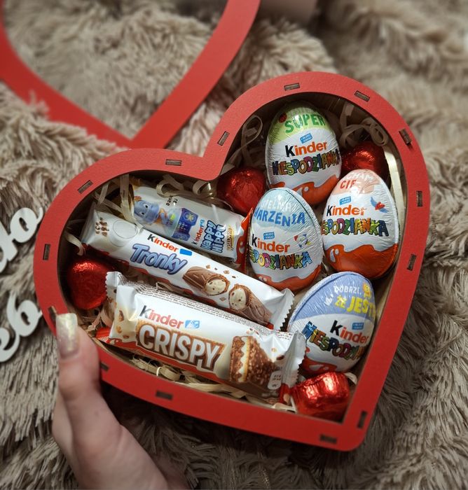 Солодкий бокс подарунок коханій людині до Дня закоханих