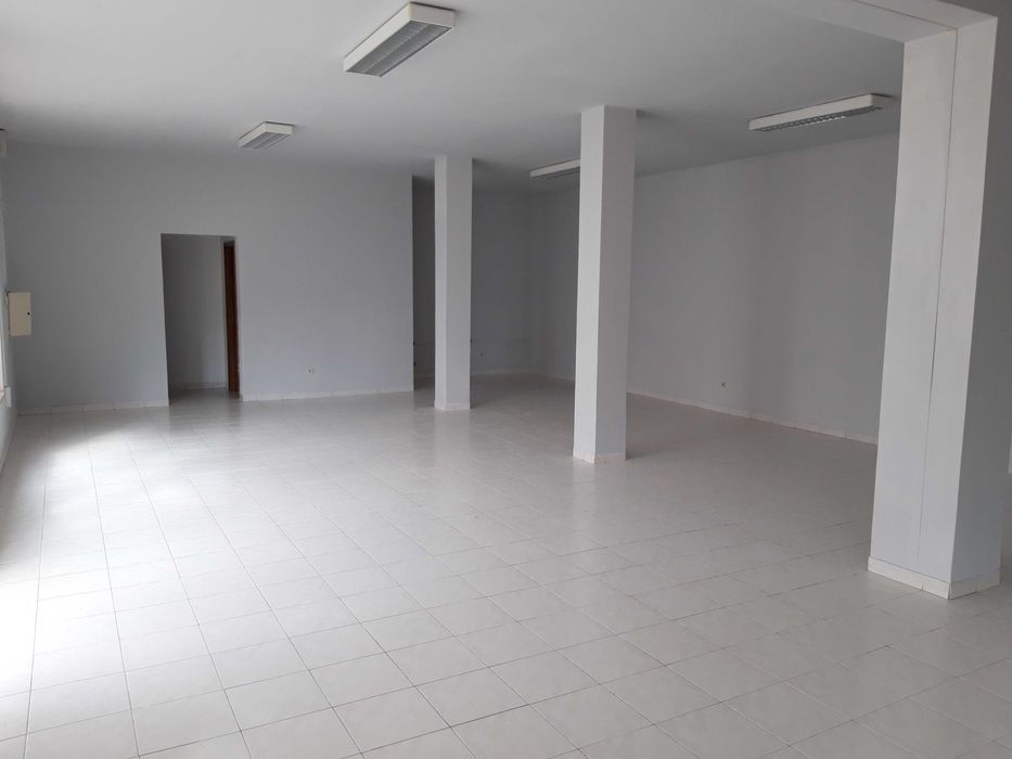 Arrenda-se Espaço Comercial em Fiães