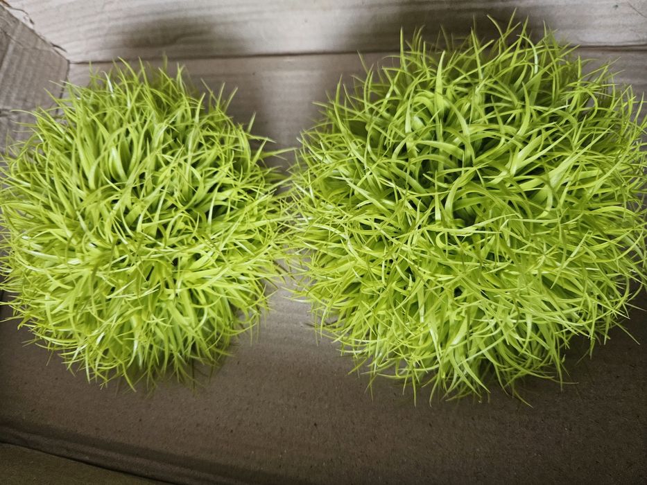 Sztuczna trawa dekoracyjna kulki 20 cm