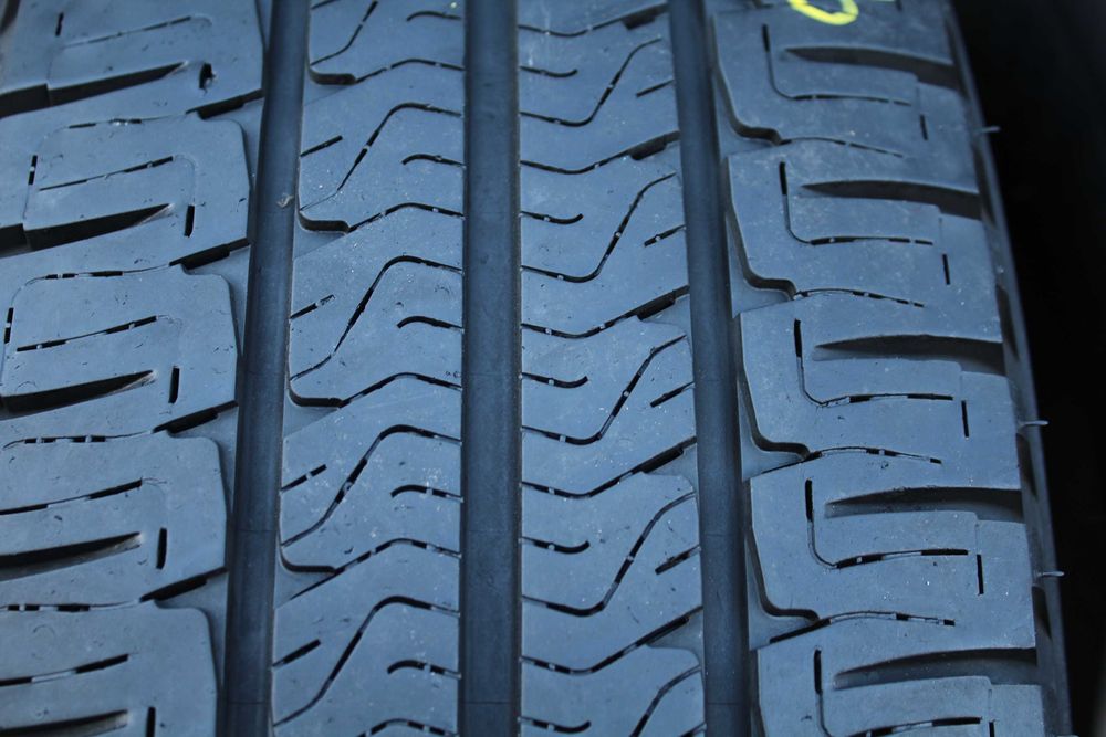 225 75 R16CP  Michelin Agiis Camping