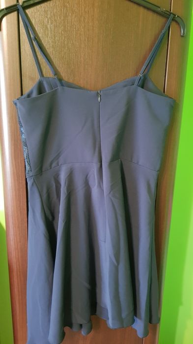 Piękna granatowa sukienka na ramiączkach