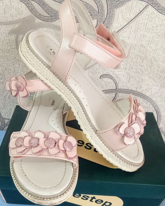 Детская обувь  на девочку