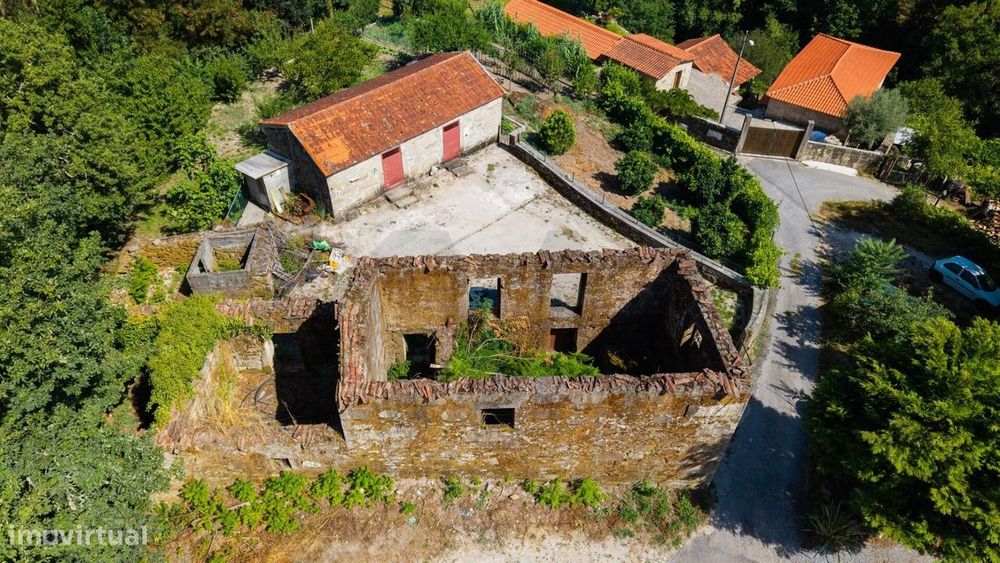 Quinta da Cachada, com 1.6 Hectares, Ruína de 246 m2 e Margem de Rio e
