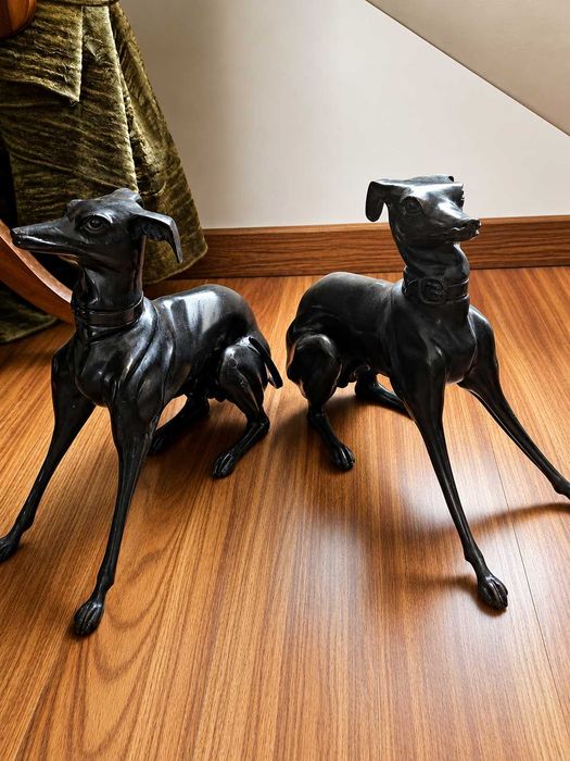 Par de Esculturas Decorativas Galgos em Bronze Patinado