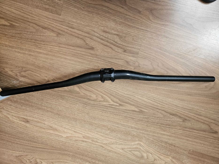 Kierownica z mostkiem Giant Contact 800