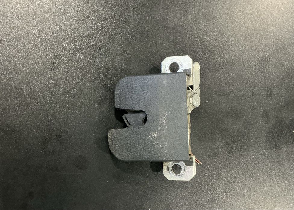 Fecho da mala Seat Ibiza 6L