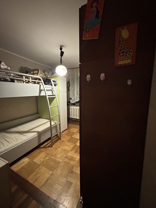 Здається затишна кімната в 3-кімнатній квартирі. Хороша локація!