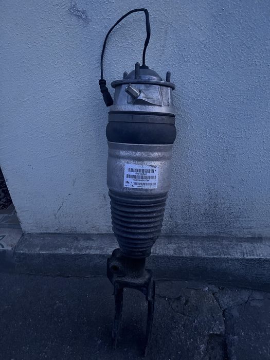 Амортизатор з пневмобалоном