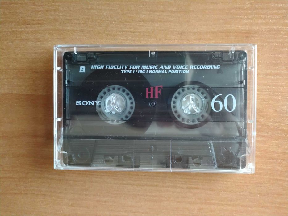 Walkman UNIVERSUM z radiem i słuchawkami + gratis