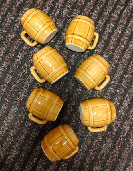 Beczułki, beczki, kufelki, miniatury dzbanki, ceramika PRL, 7szt.