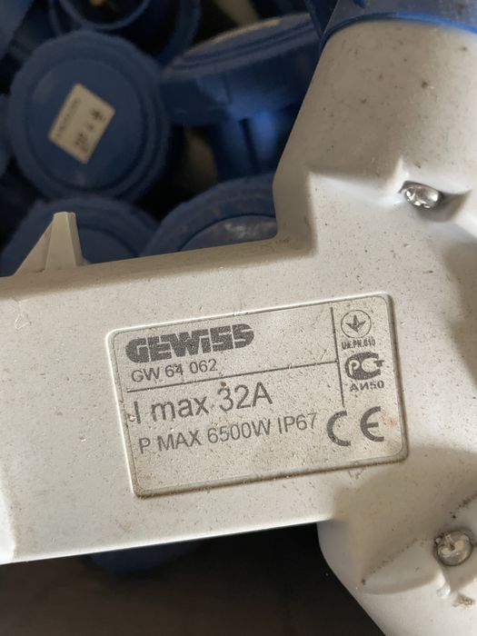 Segue para venda “Tomada industrial de 3 polos”