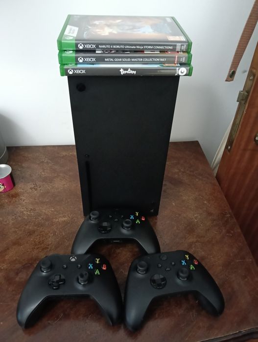 Xbox series X completo, 3 comandos e 4 Jogos