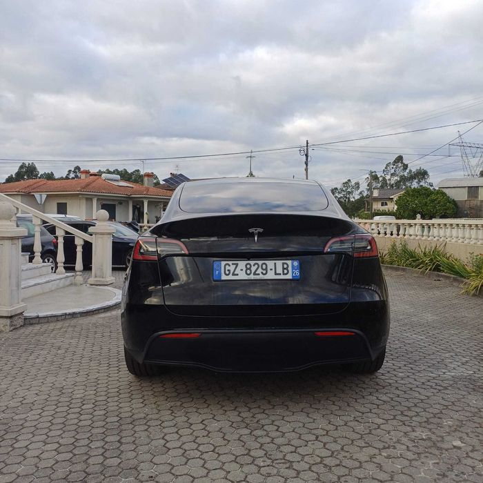 Tesla Model Y — fotografia 2