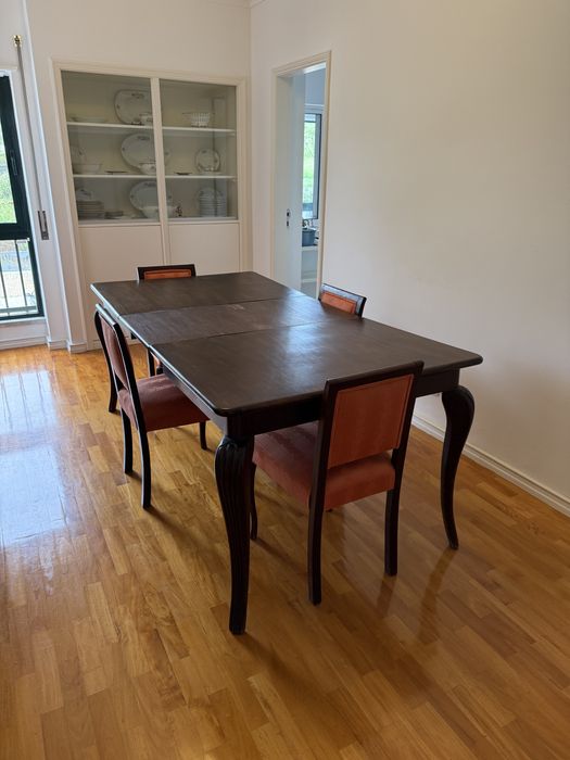 Mesa de jantar e 8 cadeiras