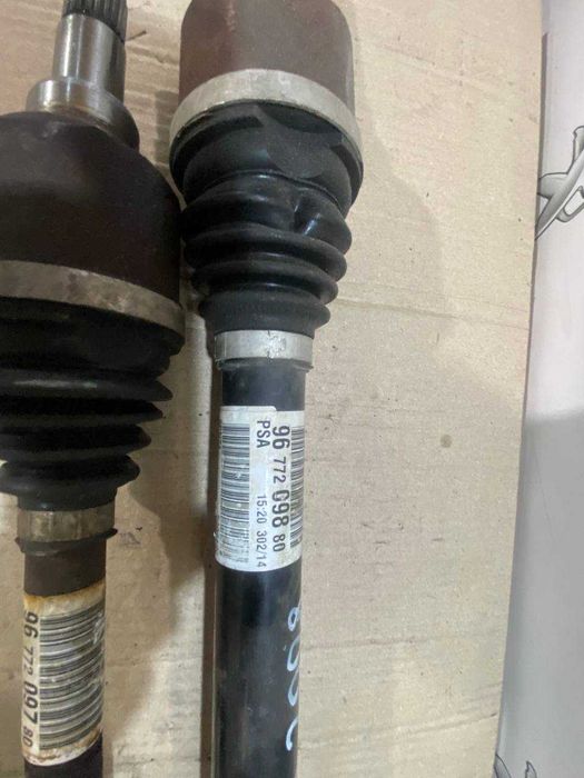 Піввісь передня права та ліва пежо  2008