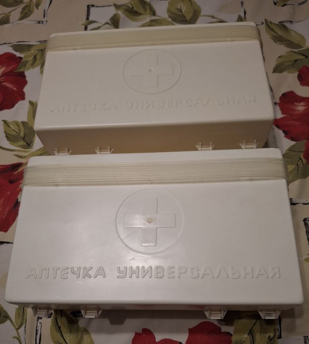 Універсальна аптечка (СССР). 320 і 220 грн.