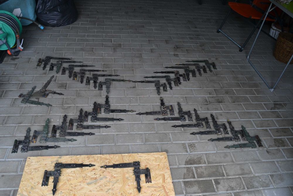 Zawias kątowy do okiennic 22x25 cm kuty retro 4 sztuki