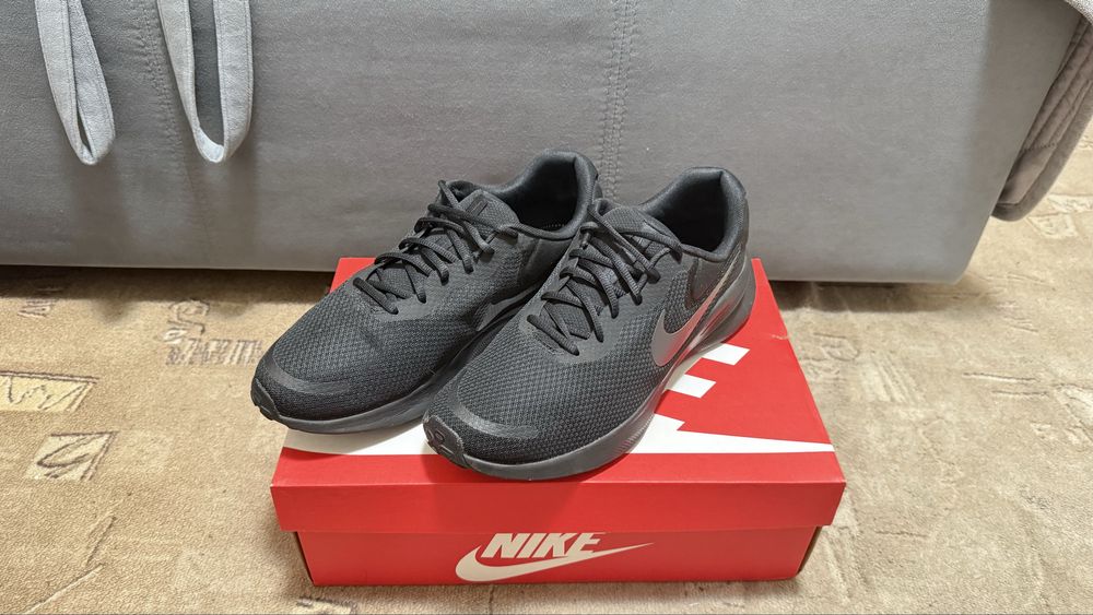 Кросівки Nike Revolution 7, розмір 44 28см