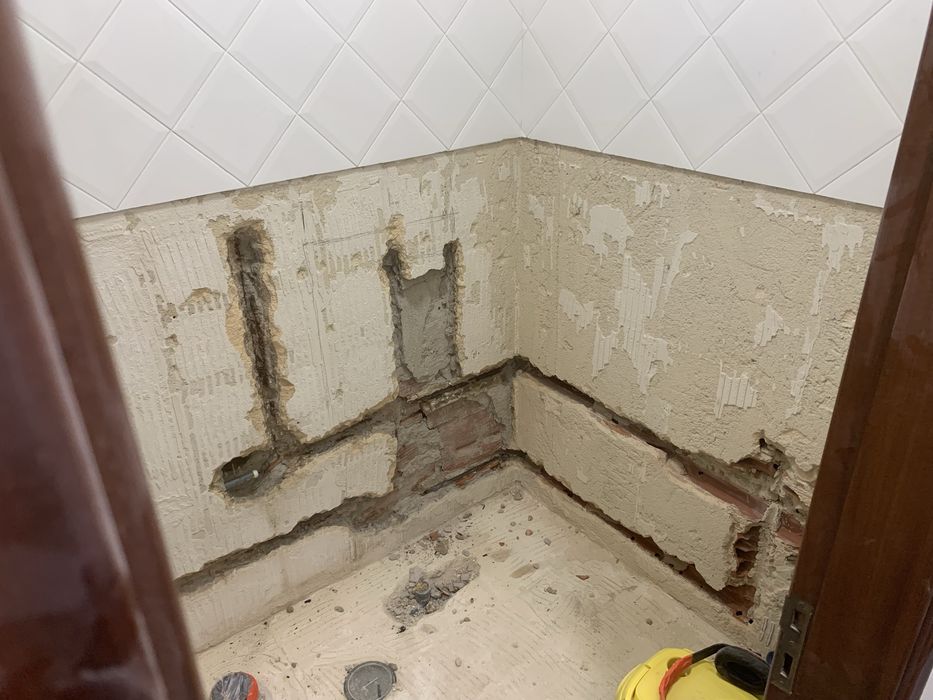 Serviços de alvenaria, ladrilho, pladur, pinturas entre outros