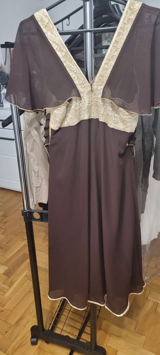 Sukienka elegancka. Polecam.