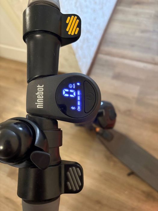 Електросамокат ninebot e22