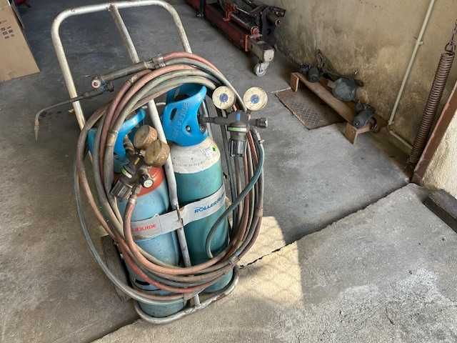 Conjunto de Botijas de gás Oxigênio e Acetileno