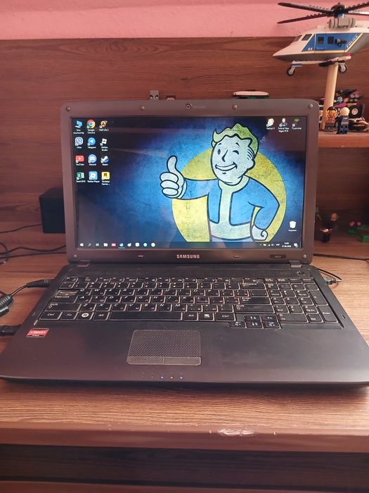 ноутбук Samsung R523