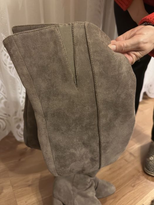 Zamszowe kozaki na obcasie 38