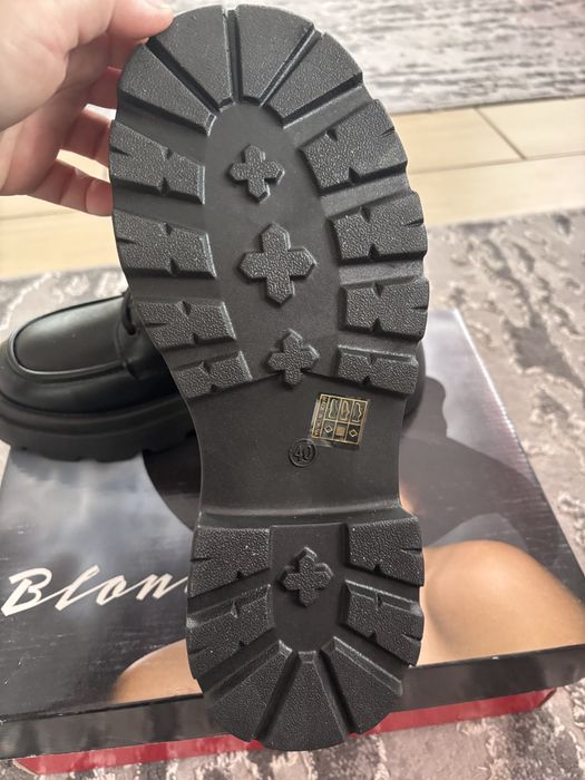 Туфлі чорні жіночі