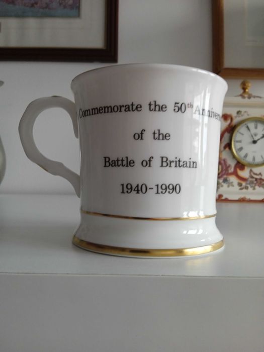 Kubek Coalport 1990 r. porcelana kostna 50. rocznica Bitwy o Anglię