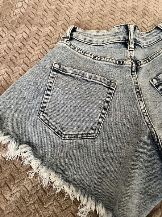 Шорти жіночі в наявності