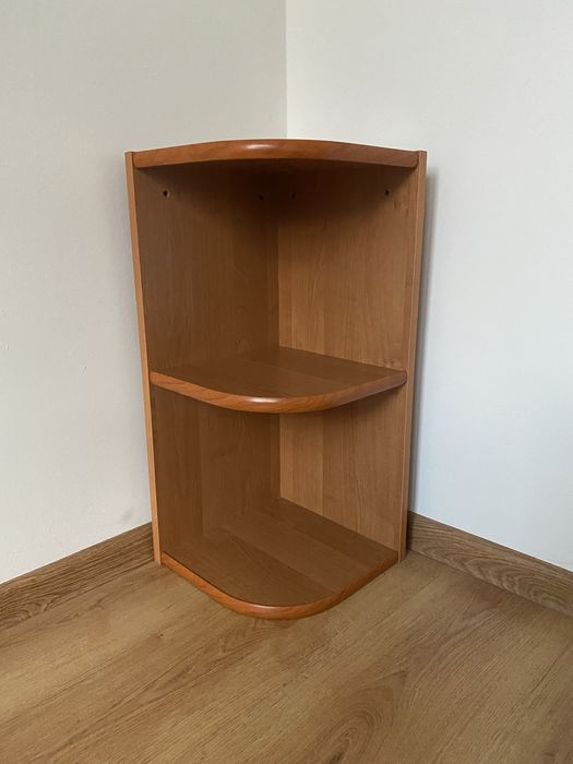 Narożna półka wisząca