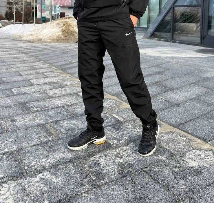 Спортивные штаны карго мужские Nike Running черные брюки плащевка найк