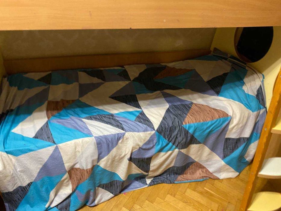 Дитяче двоярусне ліжко з драбиною